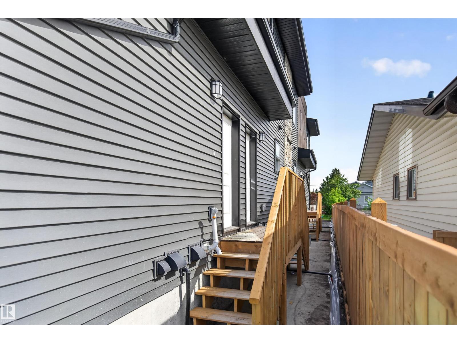 9945 154 ST NW