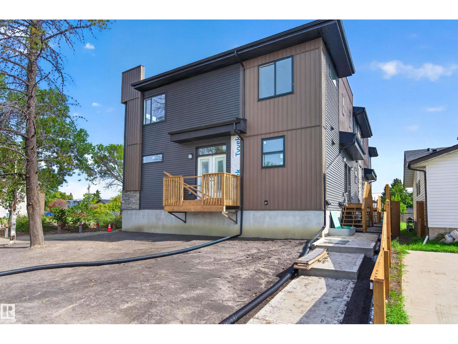 9945 154 ST NW