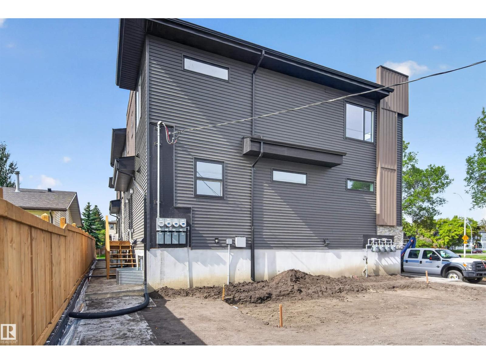 9945 154 ST NW