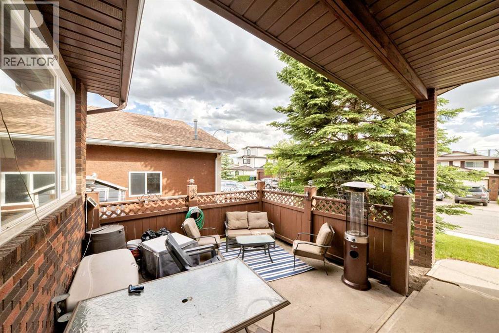 88 Castlefall Way NE