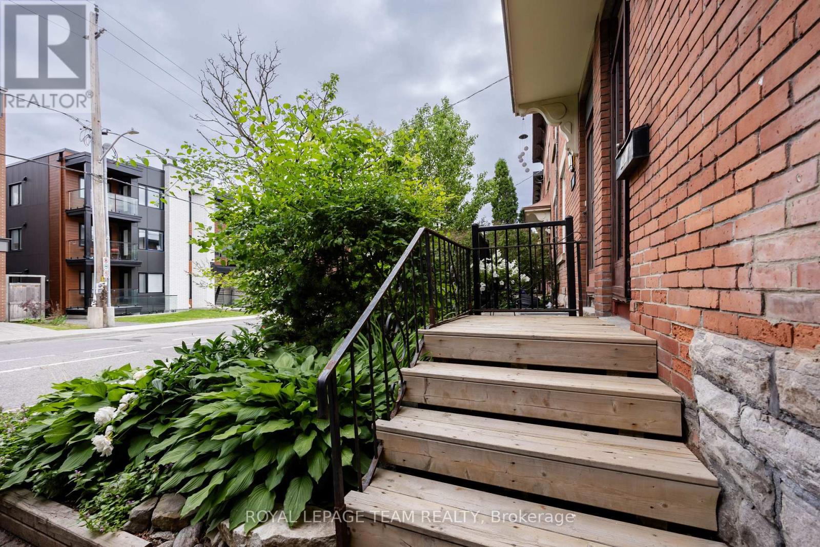 301 SOMERSET STREET E