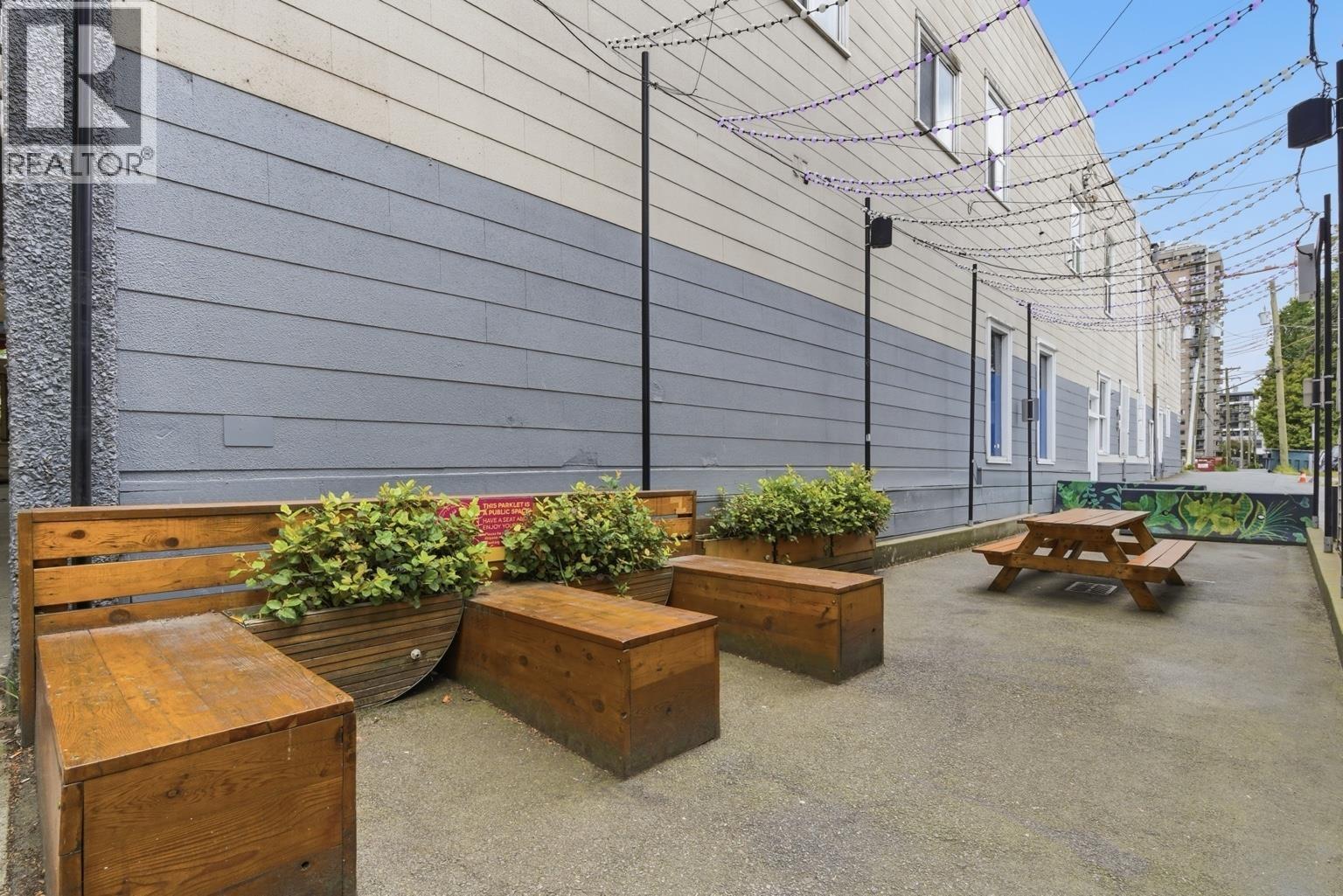 128 LONSDALE AVENUE