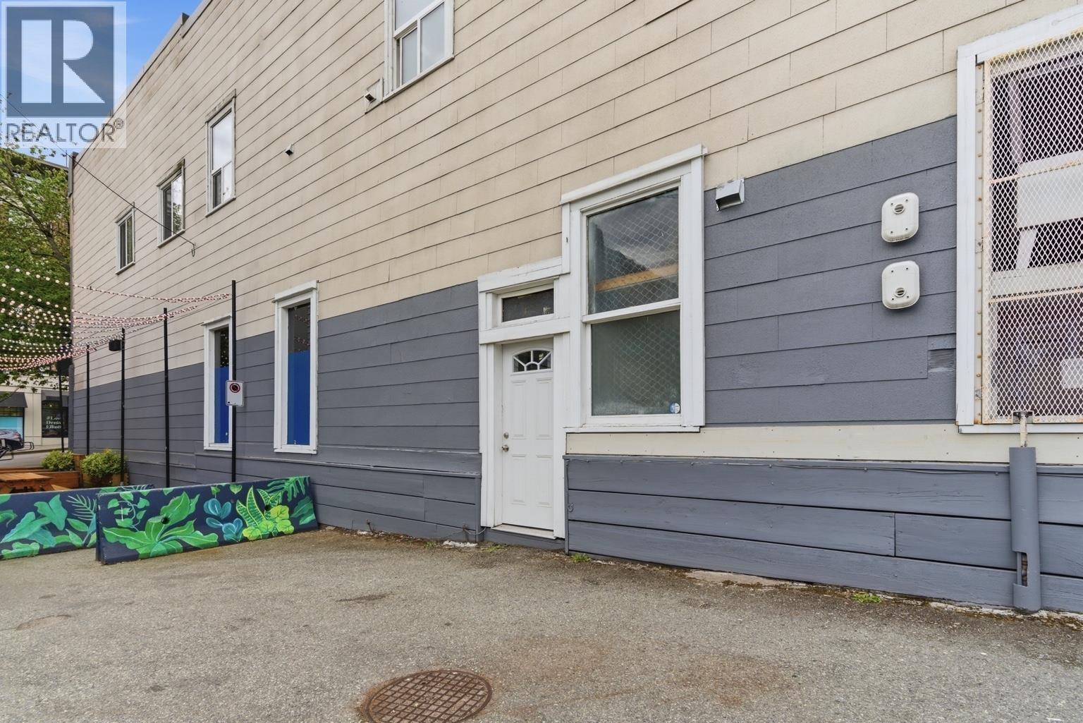 128 LONSDALE AVENUE