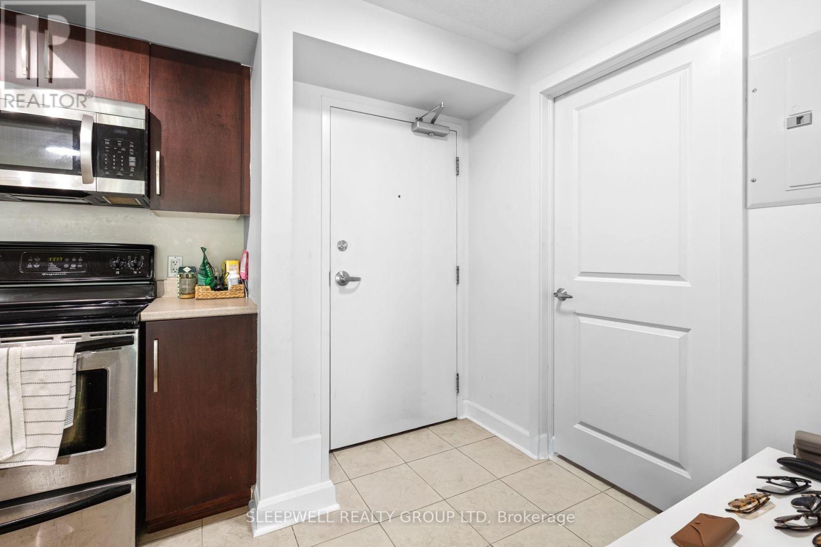 803 - 138 SOMERSET STREET W