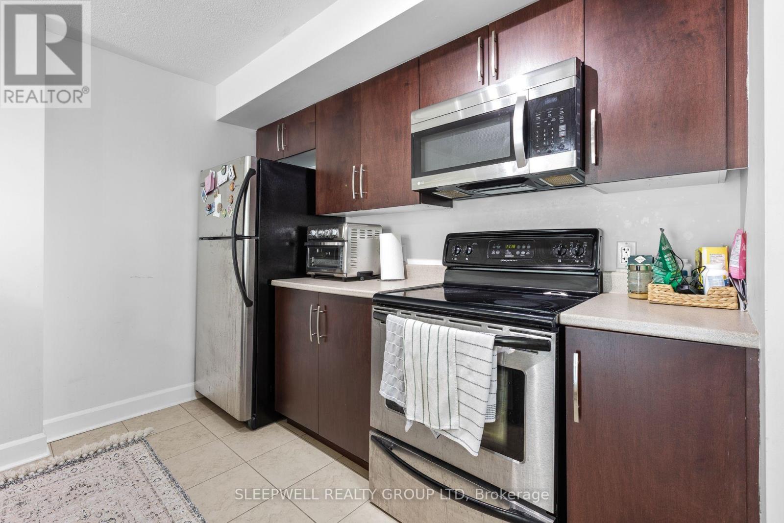 803 - 138 SOMERSET STREET W