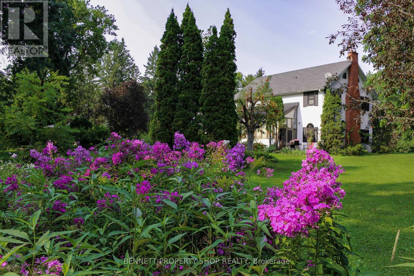 5696 MANOTICK MAIN STREET