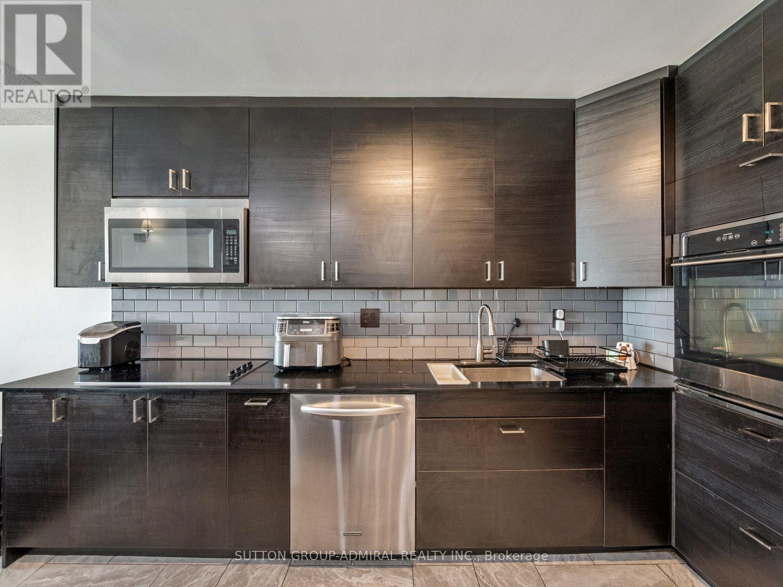 1811 - 10 MARTHA EATON WAY