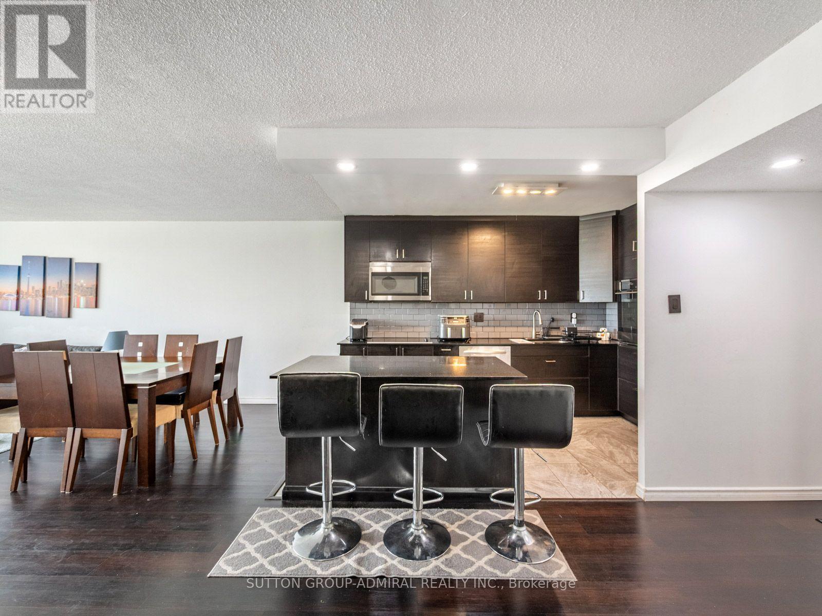 1811 - 10 MARTHA EATON WAY