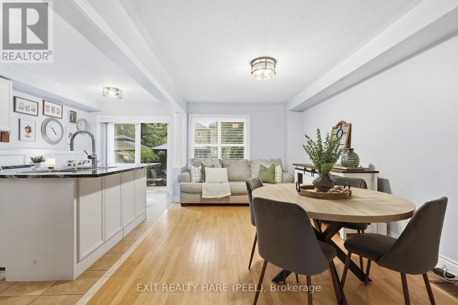 24 SNOWBERRY CRESCENT - Photo 4