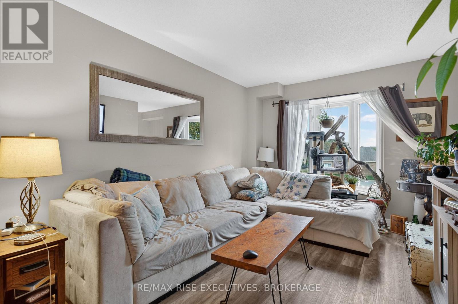 17 - 870 WINCHESTER LANE
