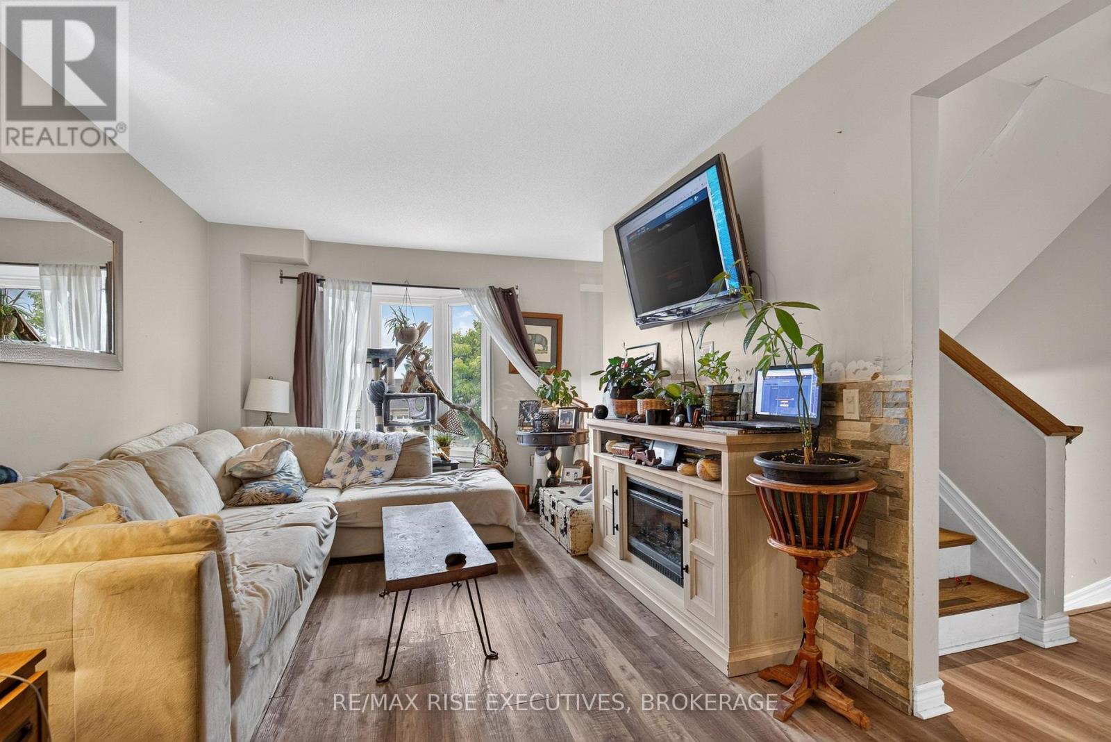 17 - 870 WINCHESTER LANE