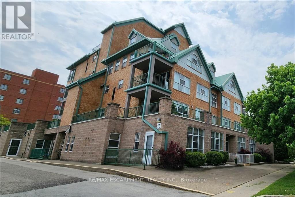 204 - 19 LAKE AVENUE S
