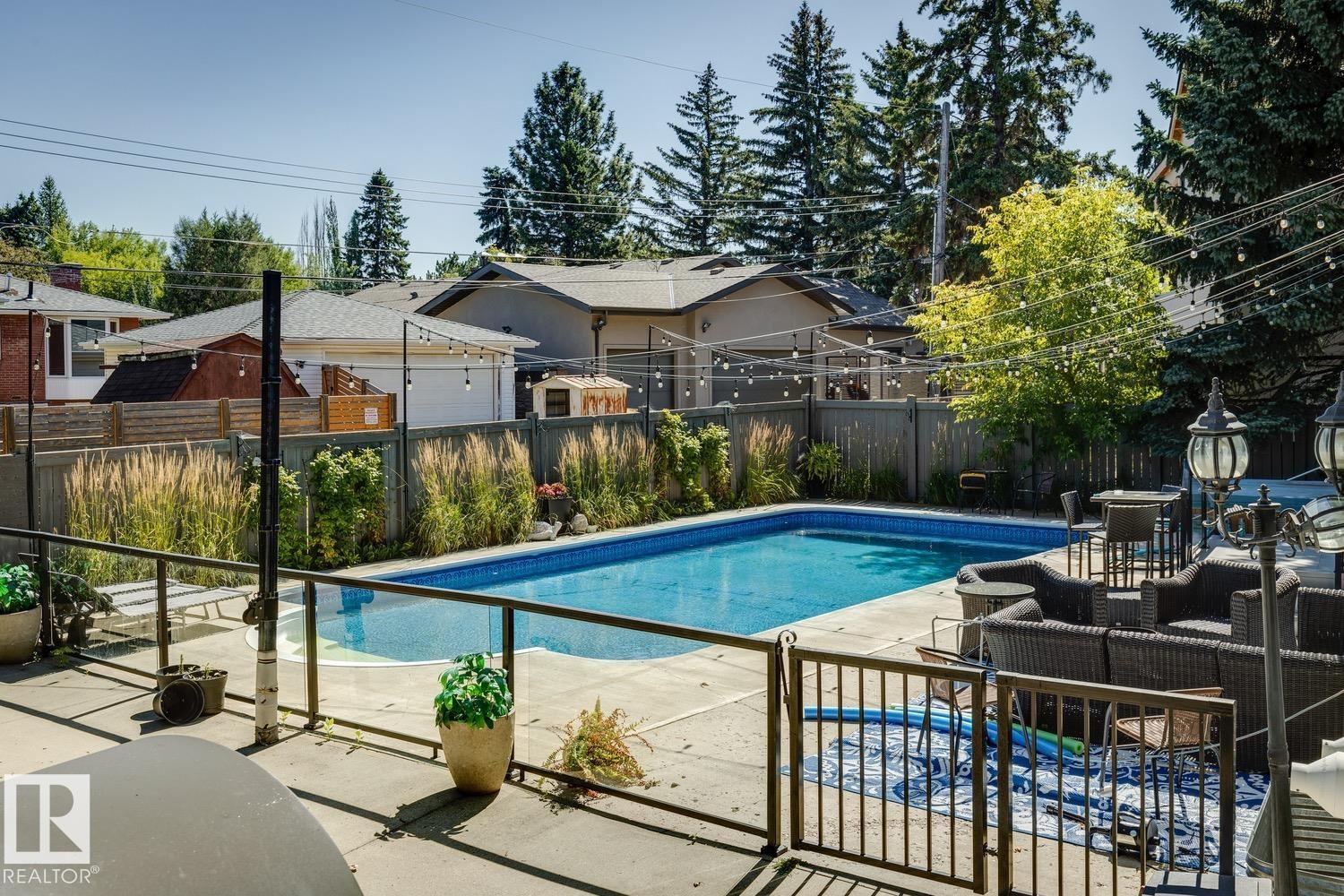 5 RIVERSIDE CR NW