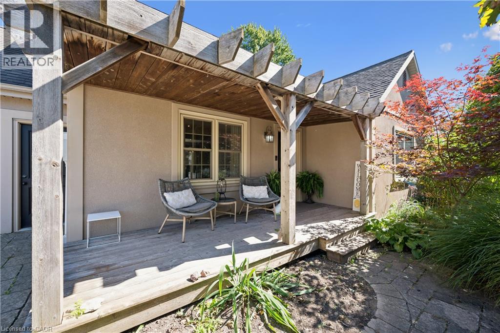 1039 MOLESWORTH Street