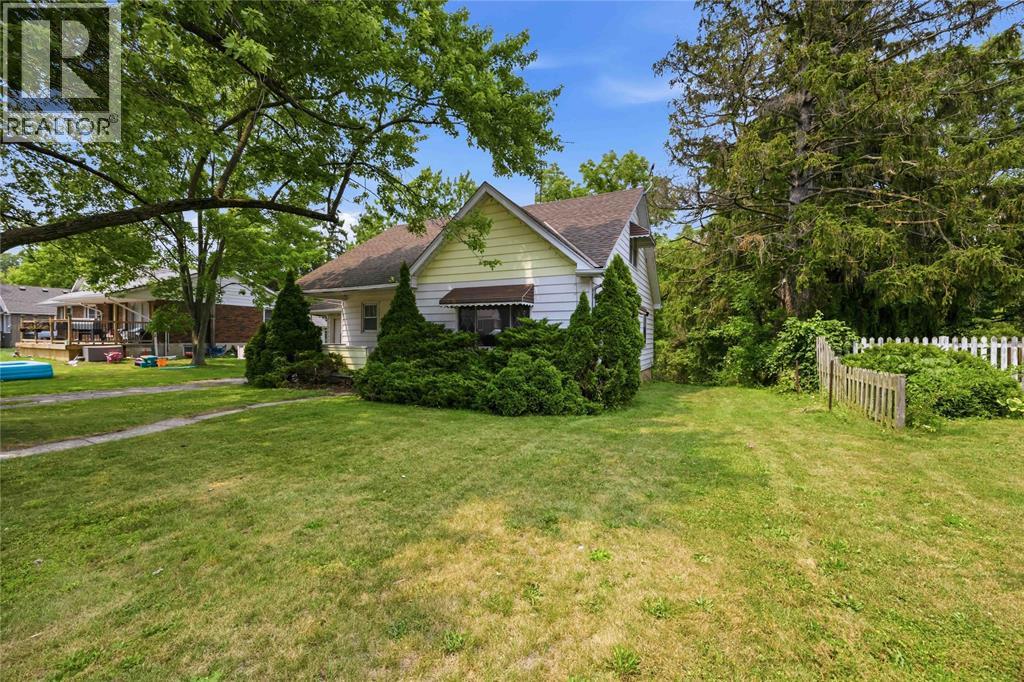 2350 Sydenham AVENUE - Photo 3