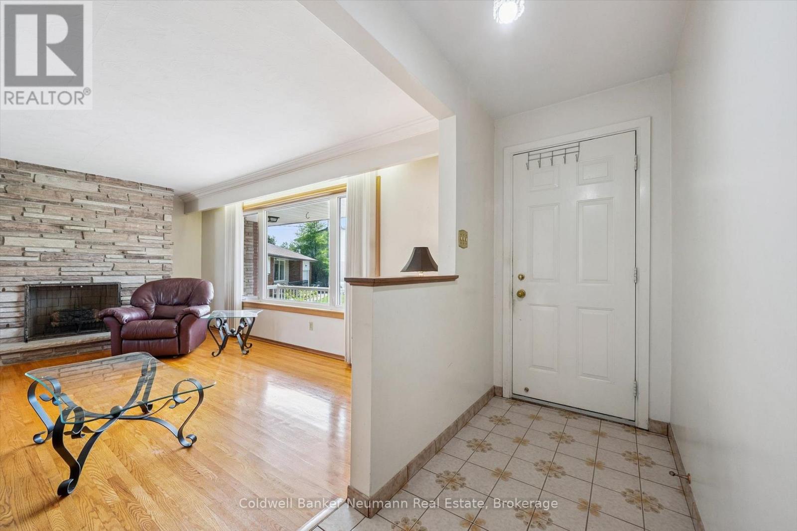10 KARA LEE COURT