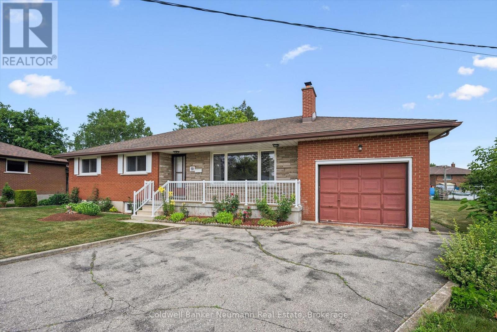 10 KARA LEE COURT