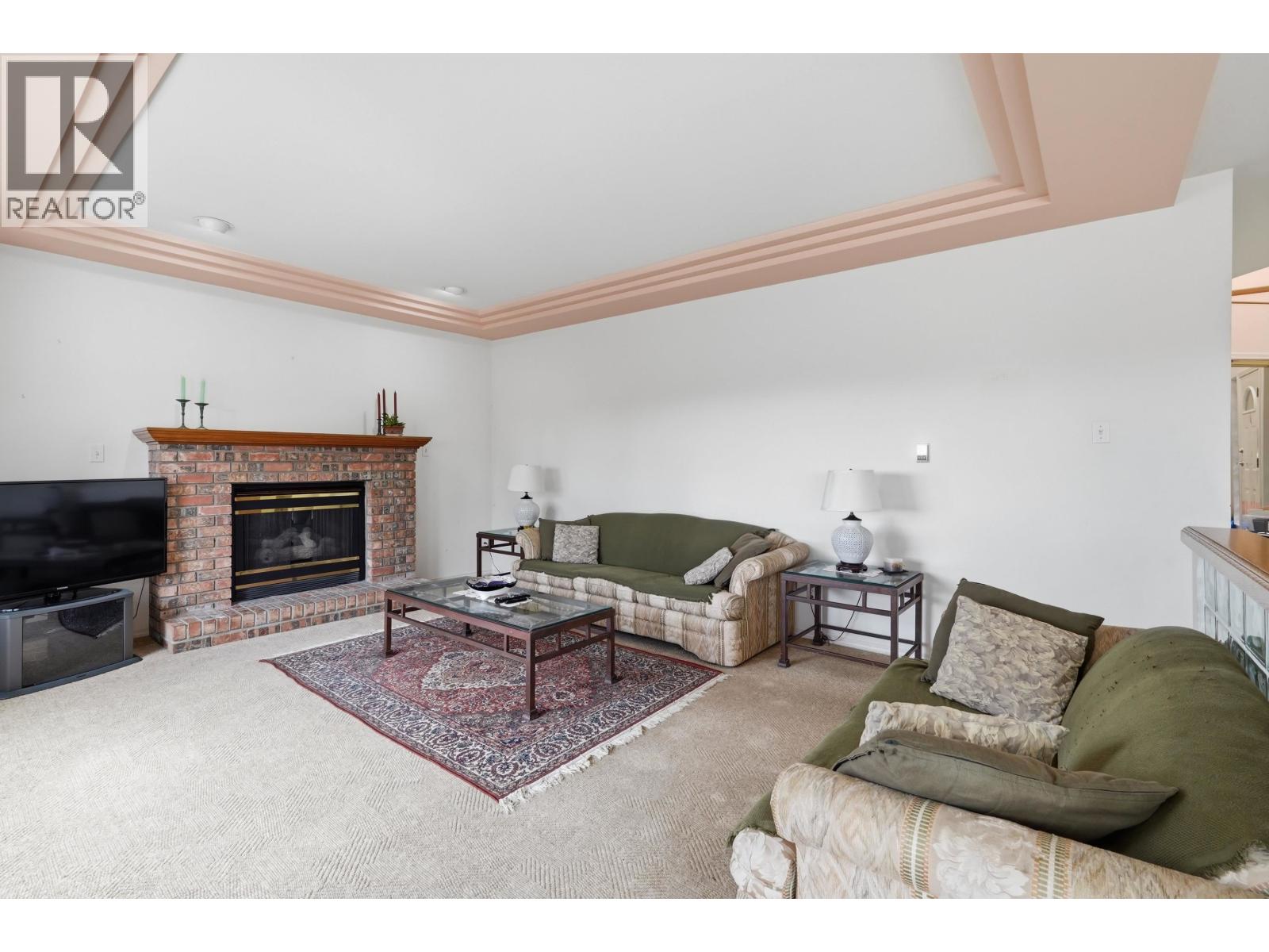 8 GREYSTONE PLACE