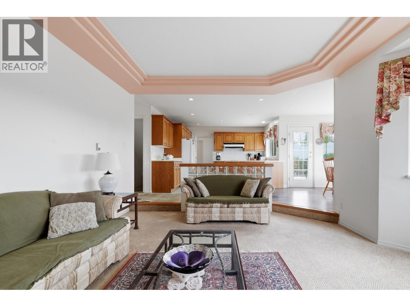 8 GREYSTONE PLACE