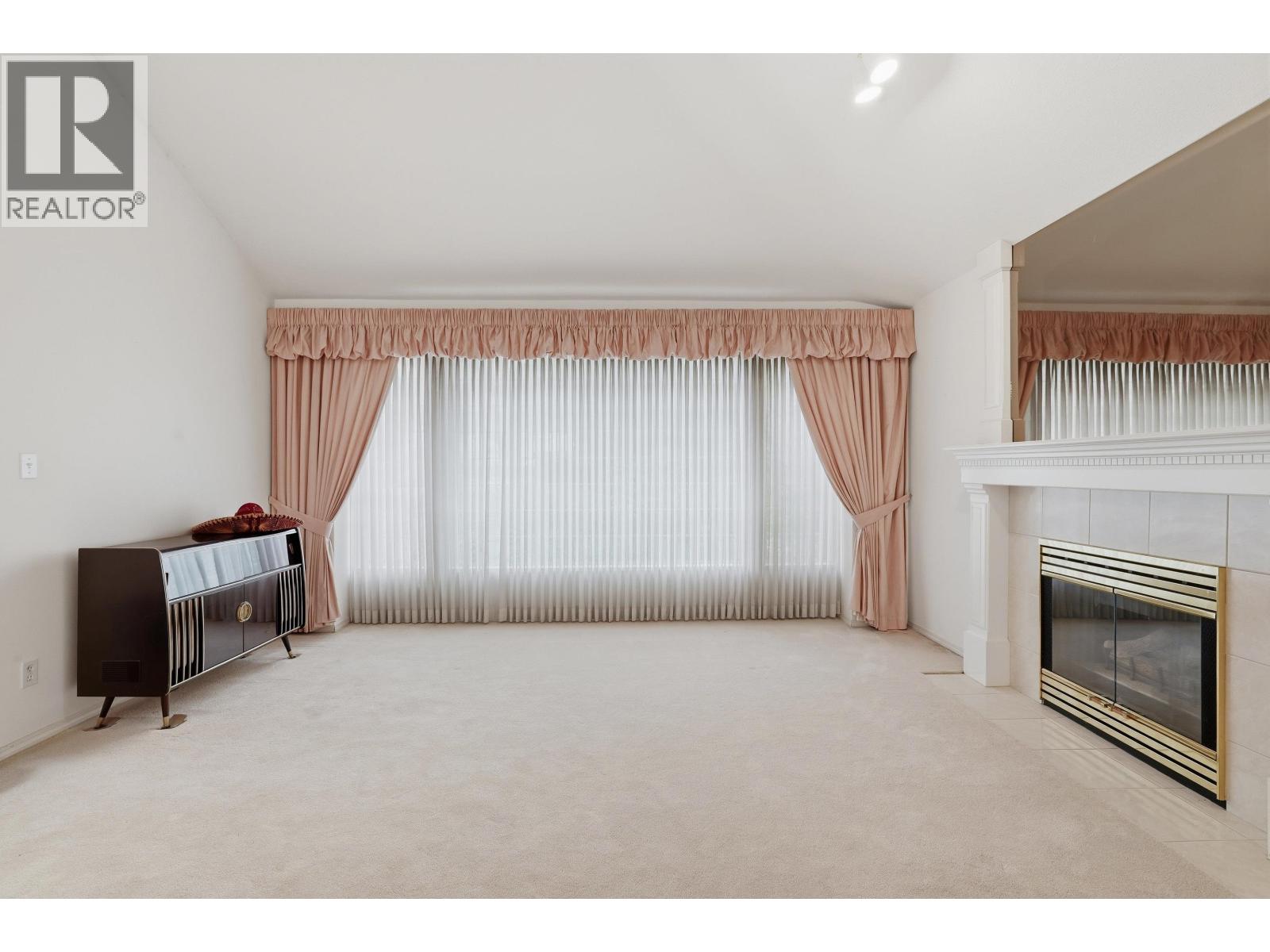 8 GREYSTONE PLACE