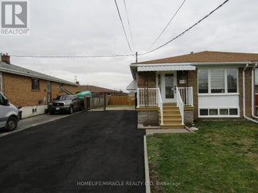 18 RUBYDALE GARDENS Toronto (Humber Summit) ON M9L 1B9