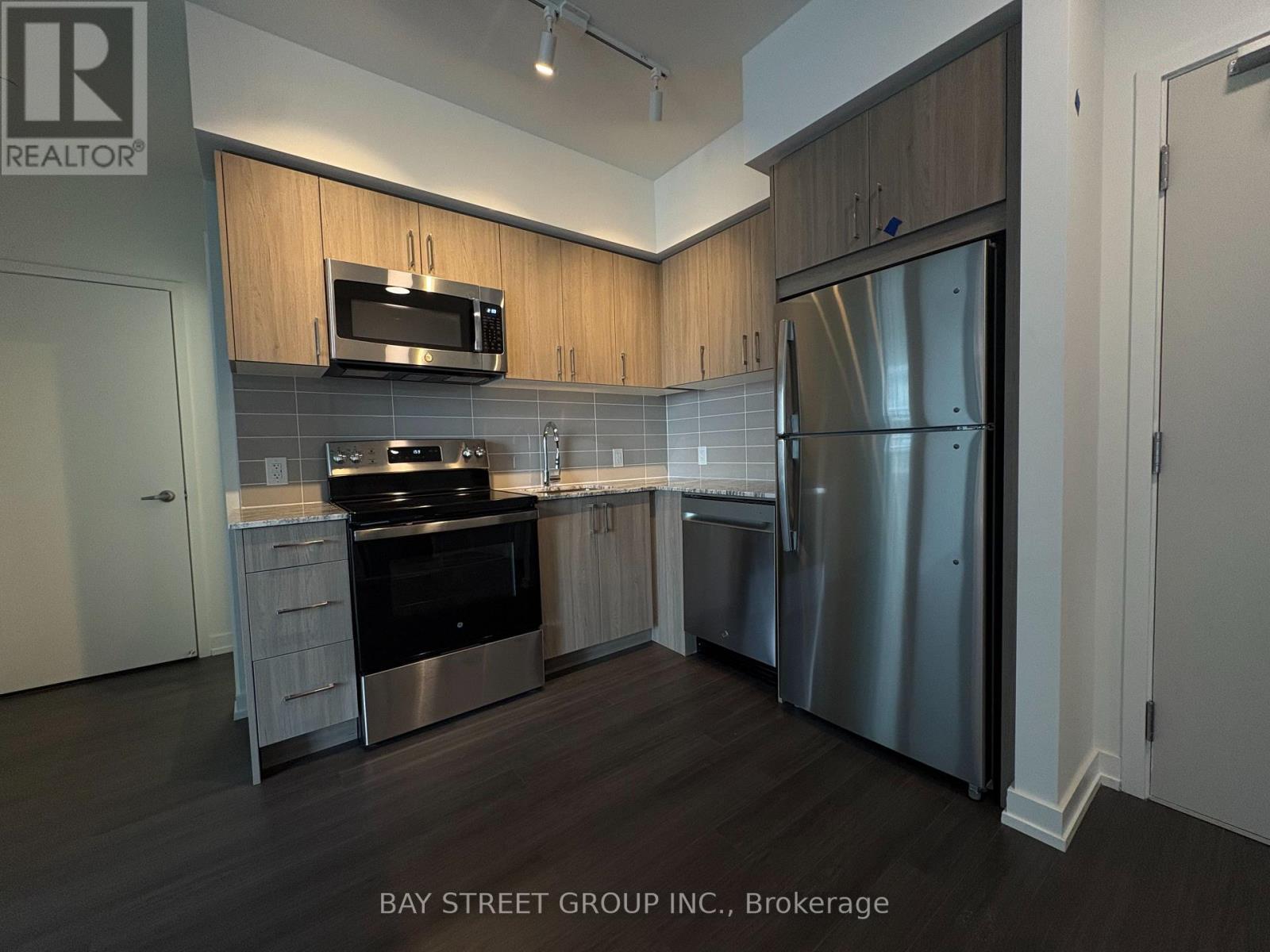 1822 - 4010 EGLINTON AVENUE W