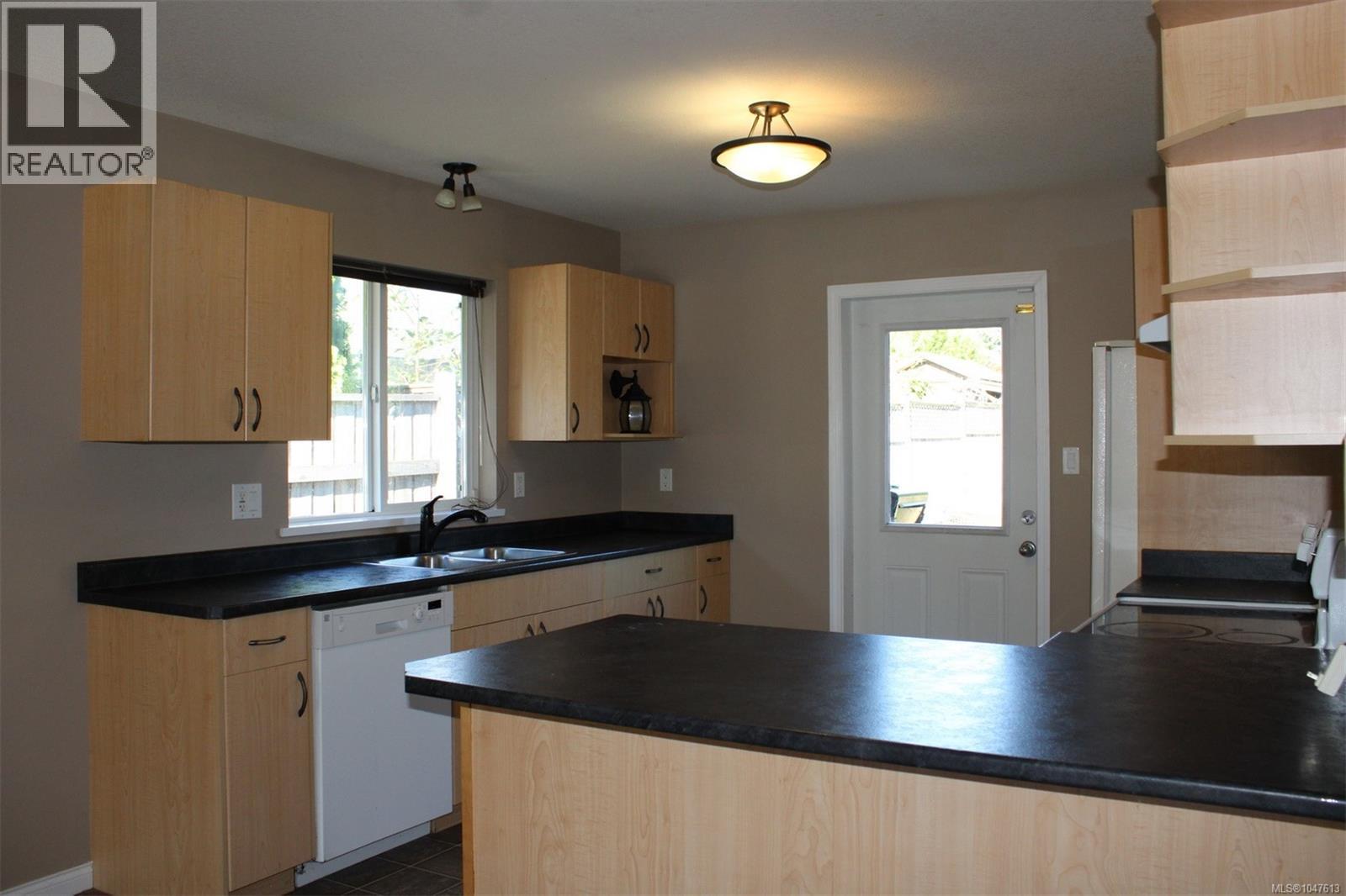 3381 Coniston Cres