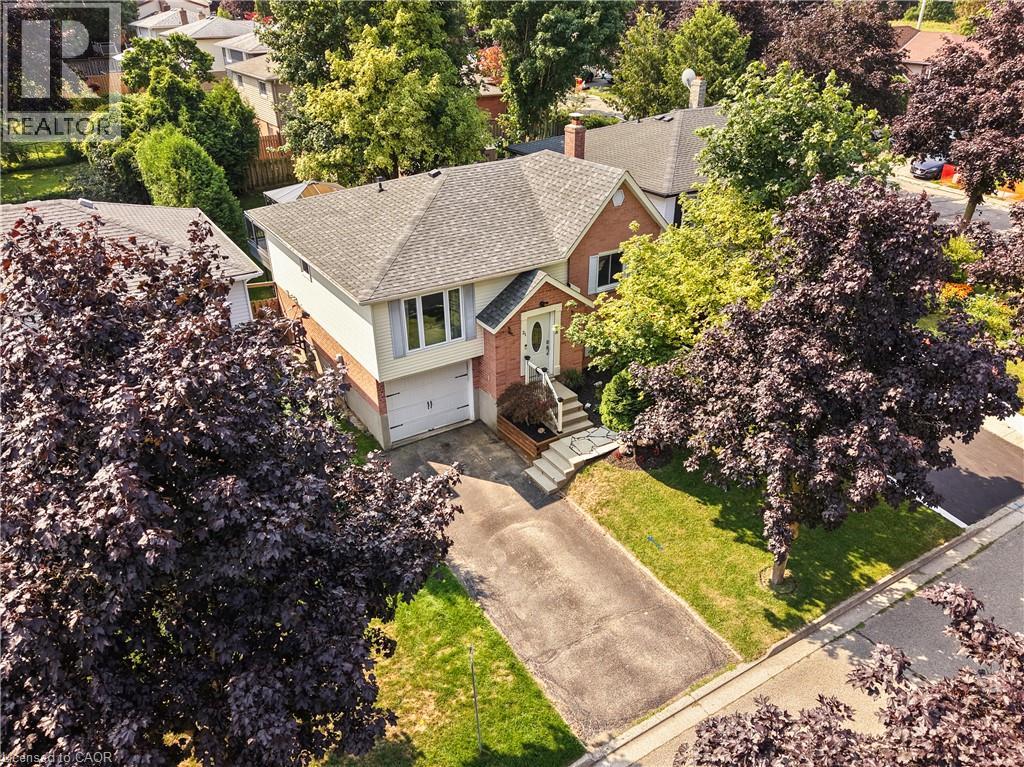 21 GOLDEN MEADOW Crescent