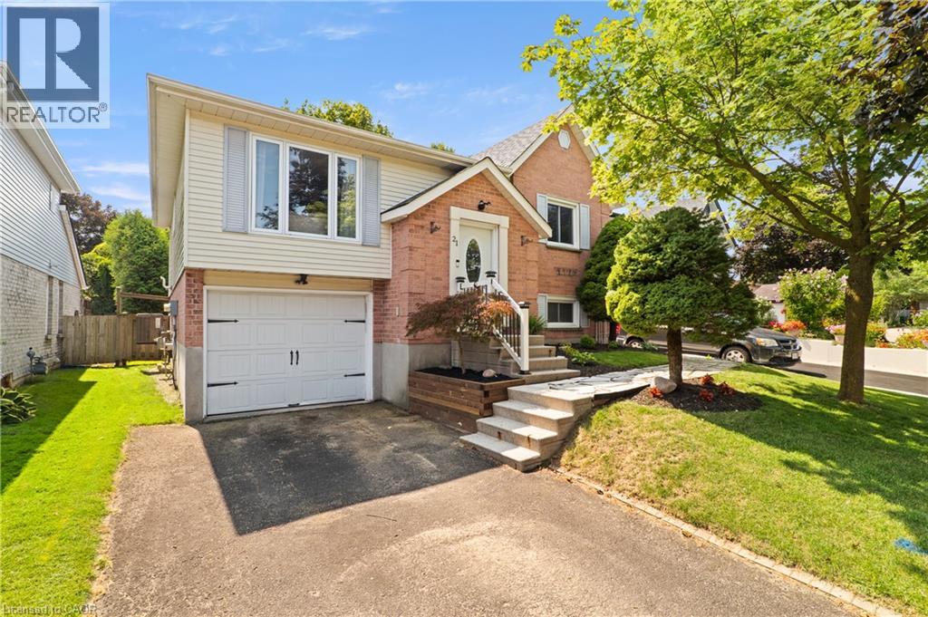 21 GOLDEN MEADOW Crescent