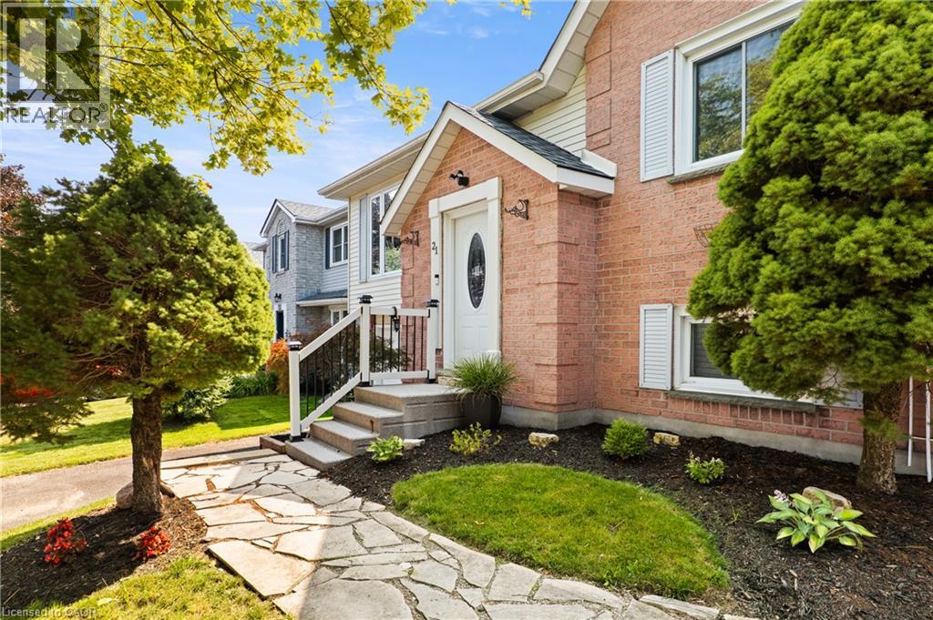 21 GOLDEN MEADOW Crescent