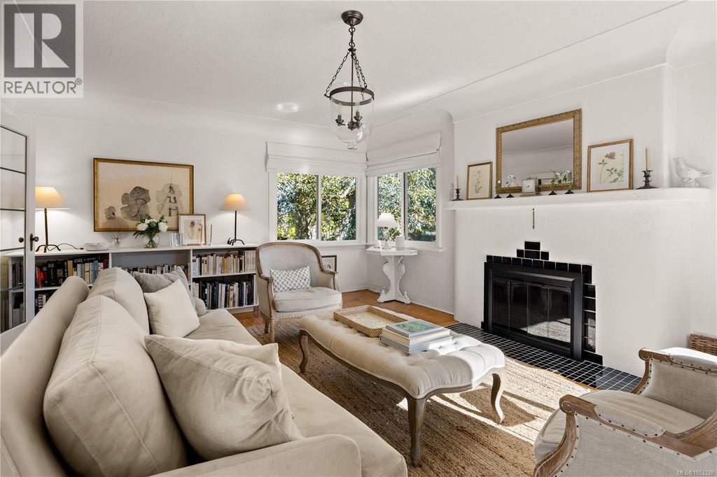 741 COWPER STREET, SAANICH, BC V9A 2G1 - Image 2984602115.jpeg?d=l