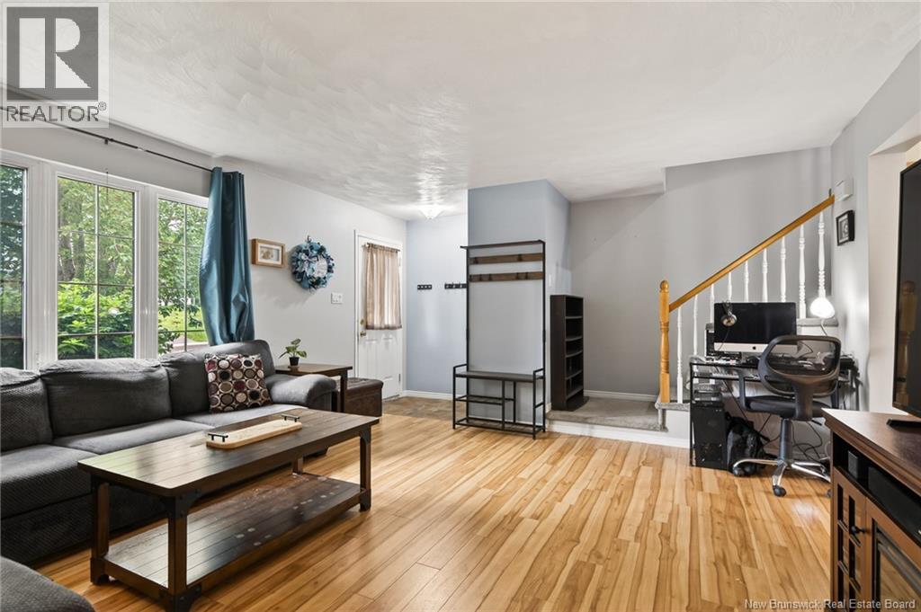 233 Kendra Street - Photo 3