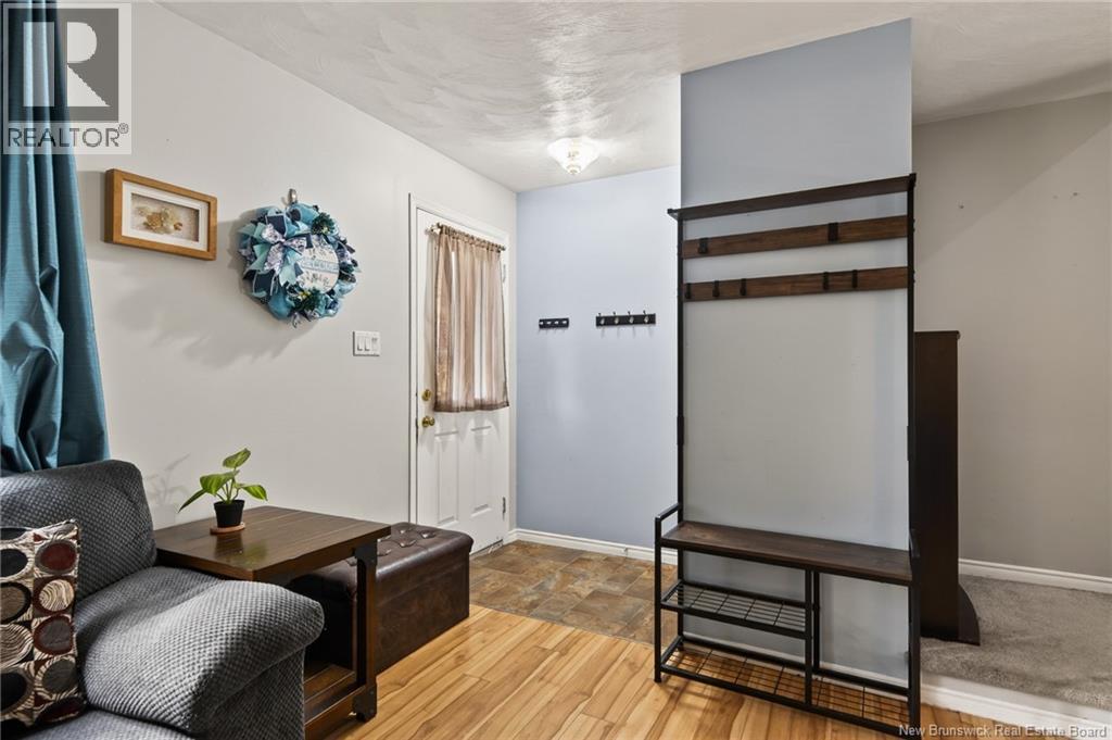 233 Kendra Street - Photo 2