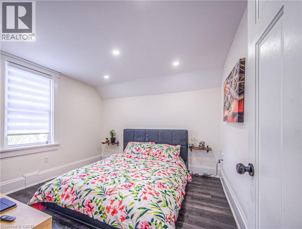 39 CAMERON Street N Unit# 1