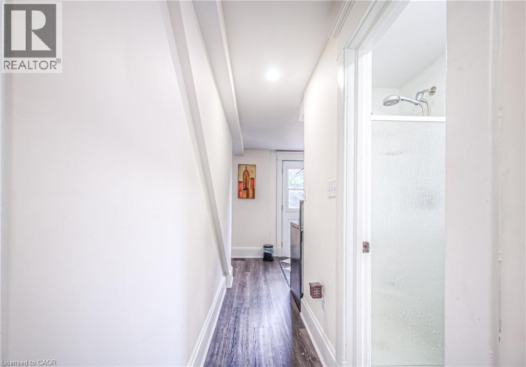39 CAMERON Street N Unit# 1