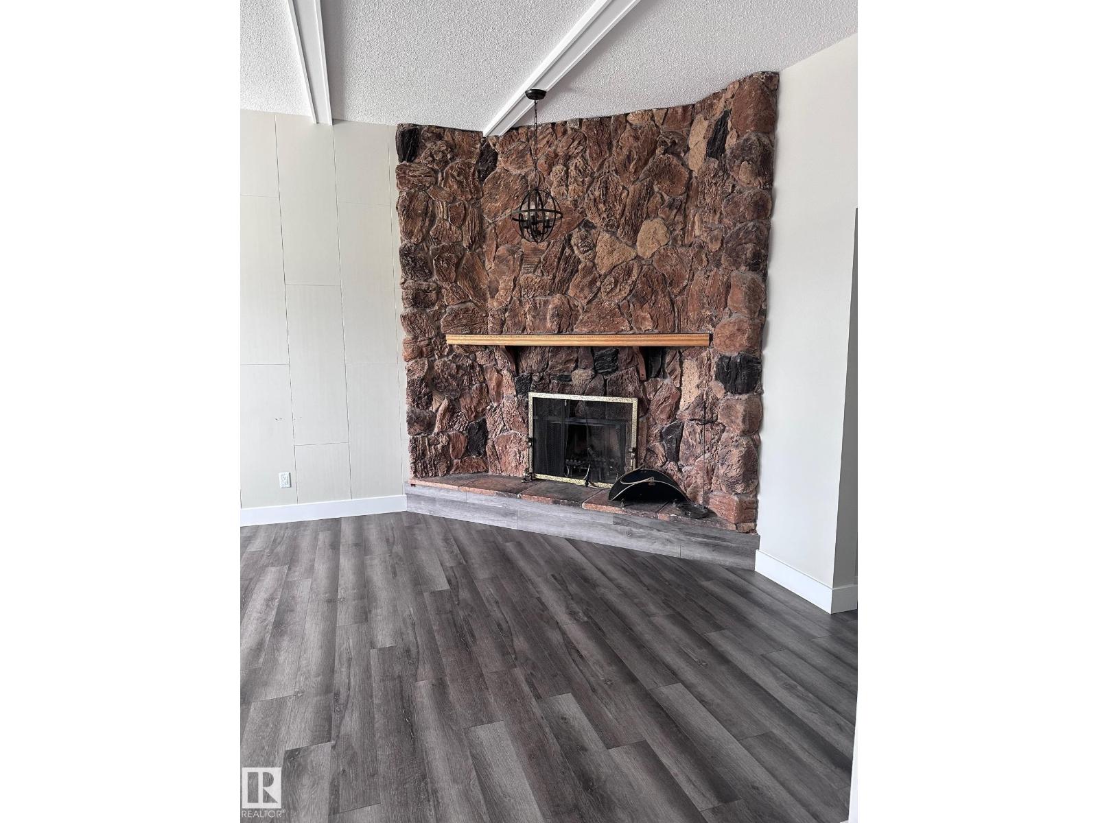 7604 7606 75 ST NW