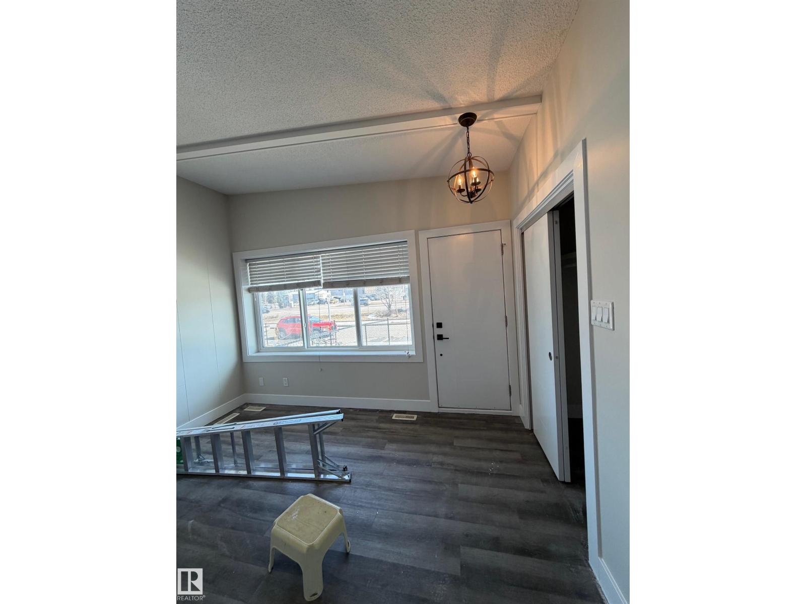7604 7606 75 ST NW