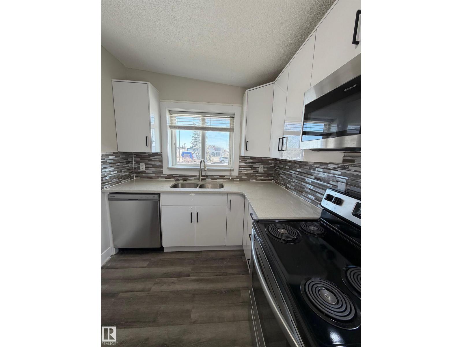 7604 7606 75 ST NW