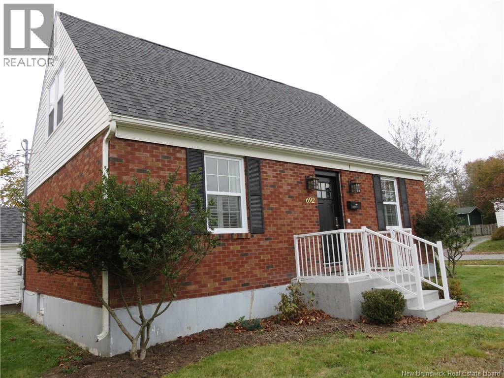 692 Dunn Avenue - Photo 3