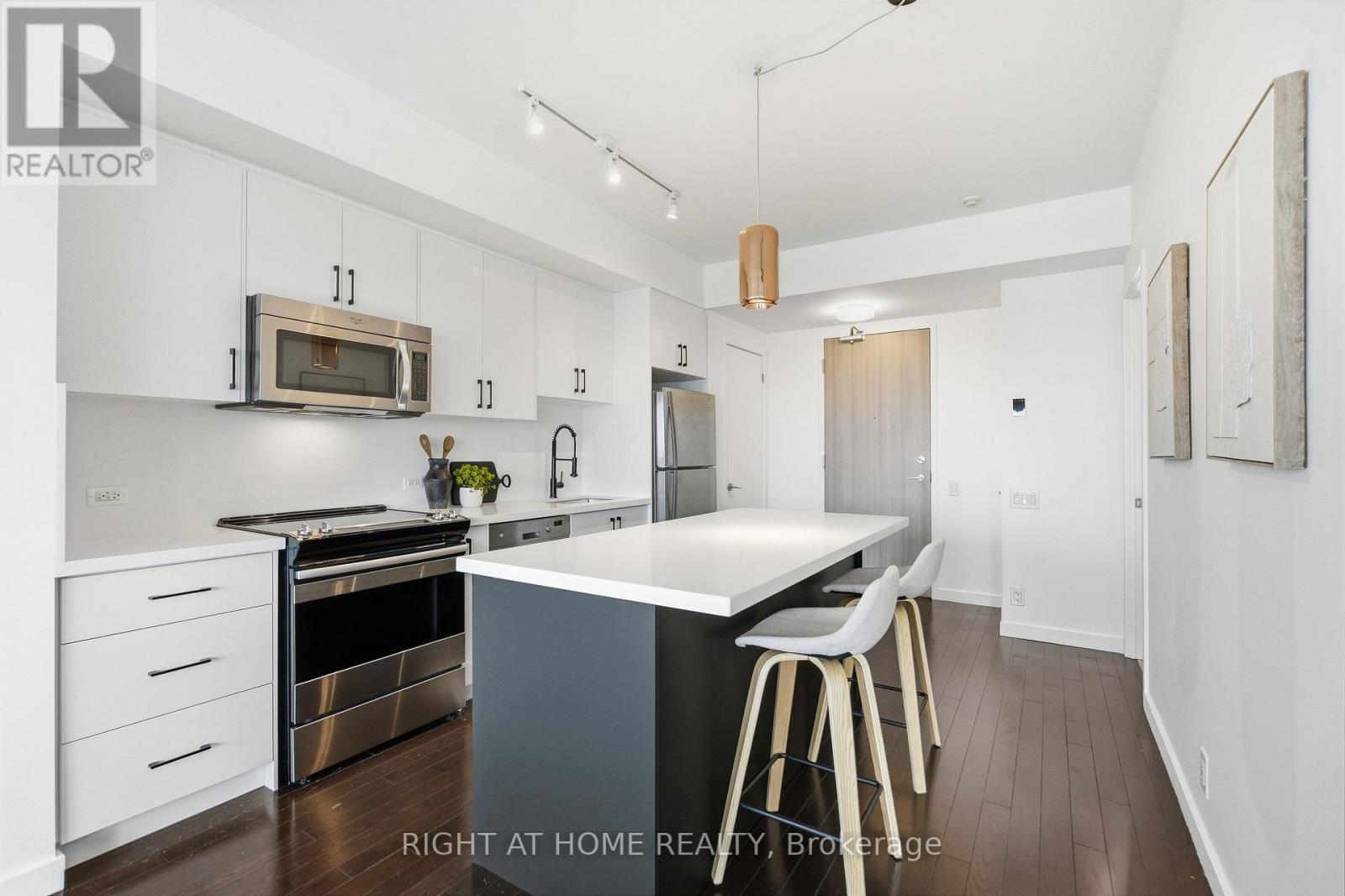 1708 - 390 CHERRY STREET
