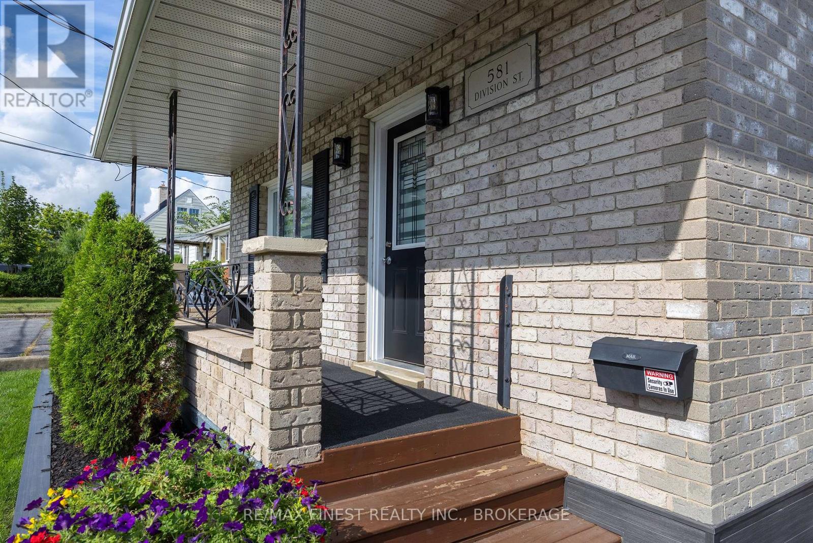 581 DIVISION STREET