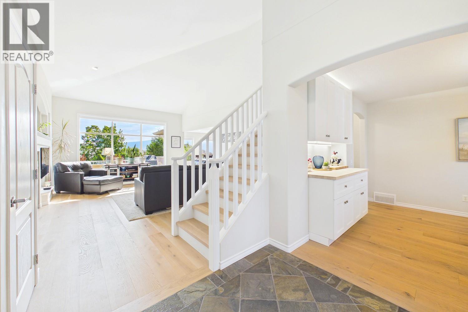 3439 Ridge Boulevard