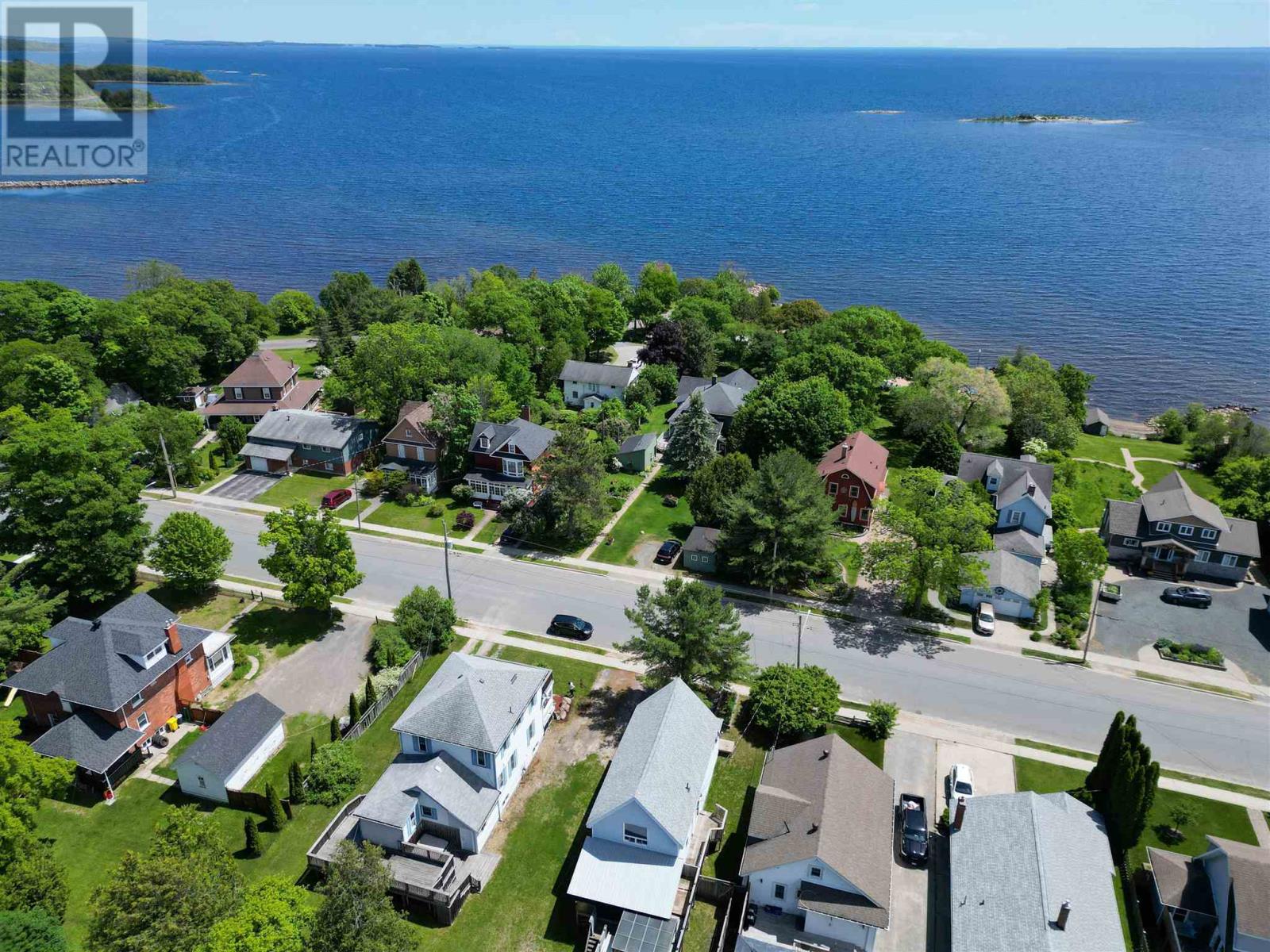138 Lakeside AVE