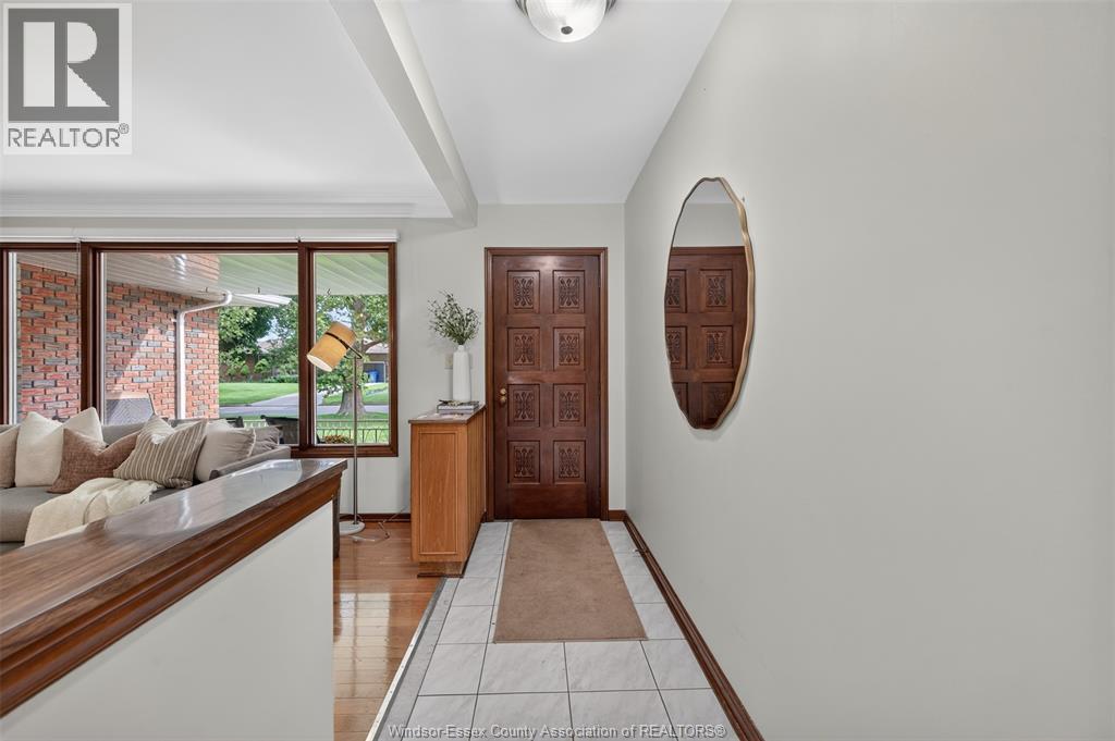 1565 Roxborough