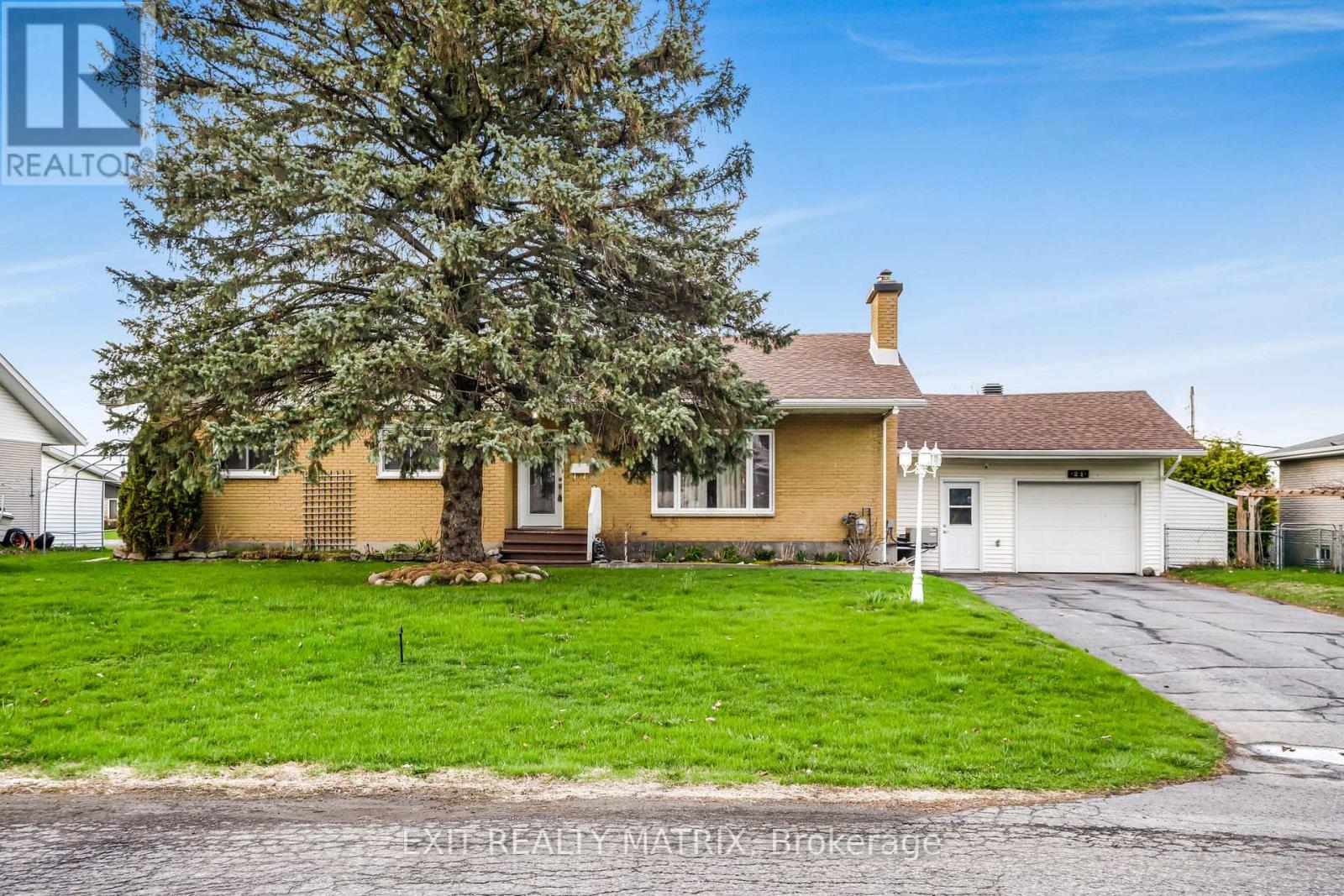 21 FROST AVENUE - Photo 2