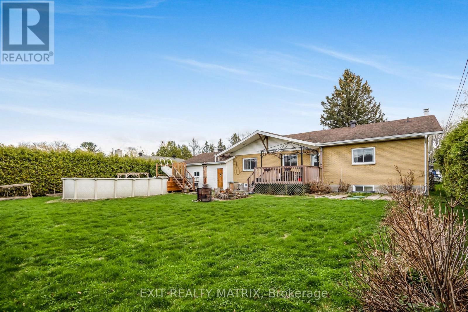 21 FROST AVENUE - Photo 4