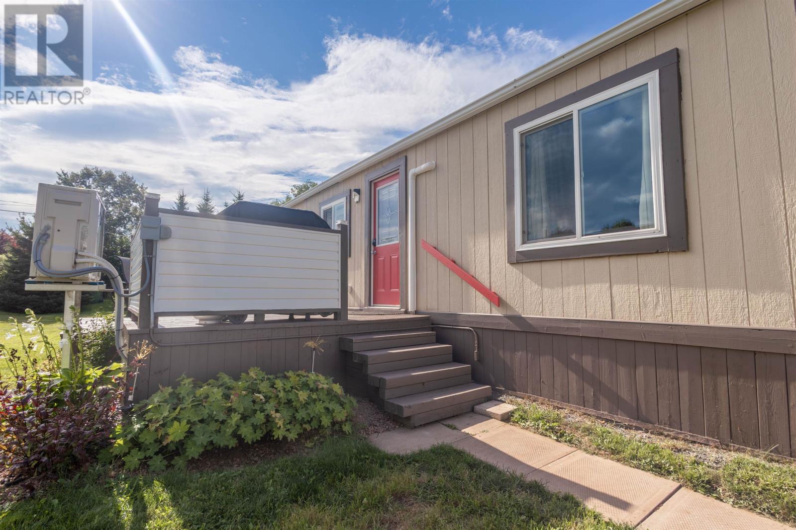 11 CARTIER Avenue - Photo 4