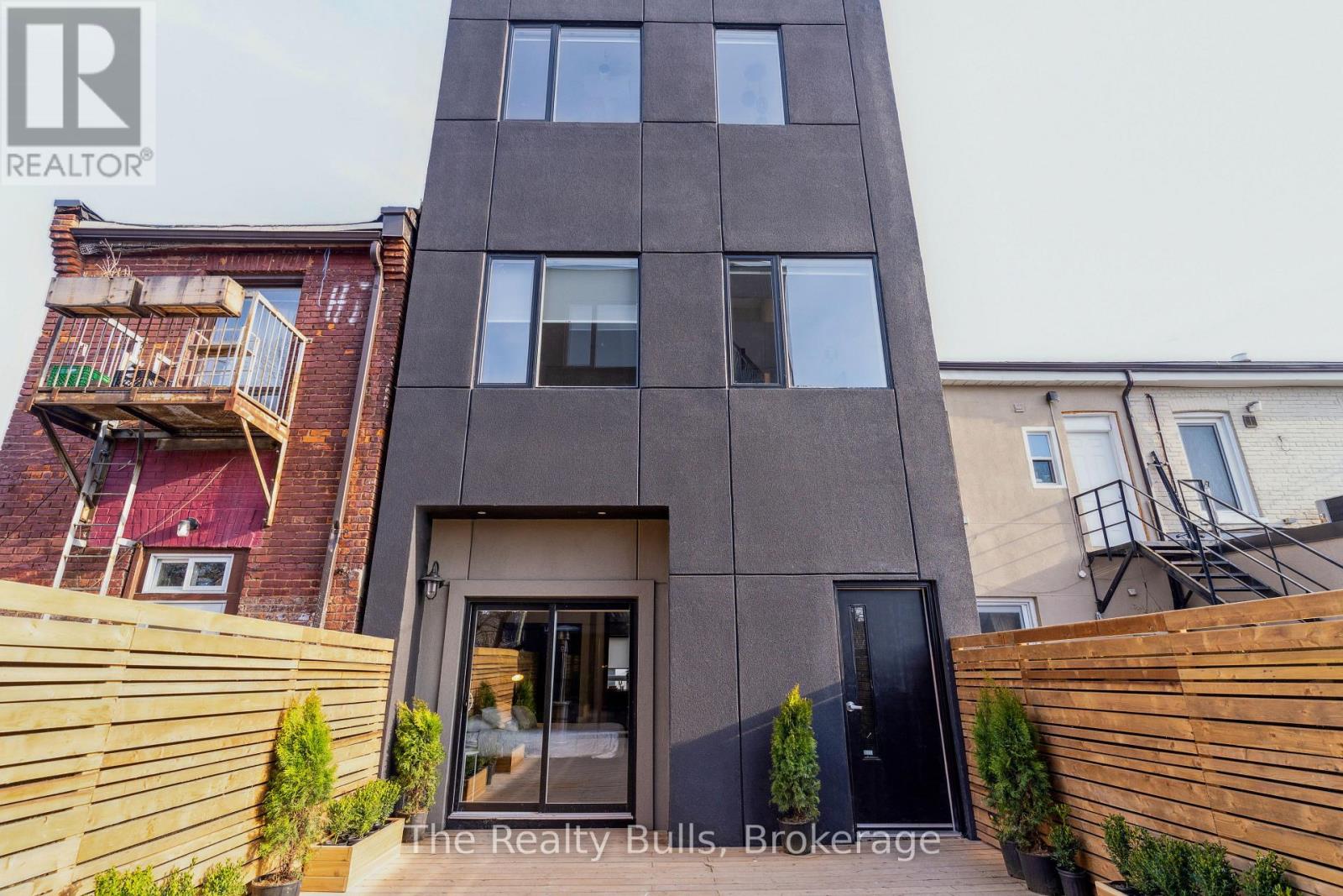 1320 QUEEN STREET W