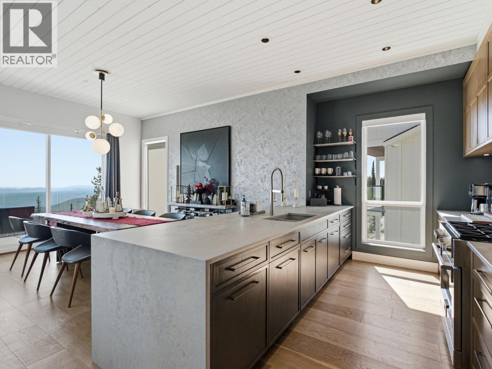 212 Feathertop Way