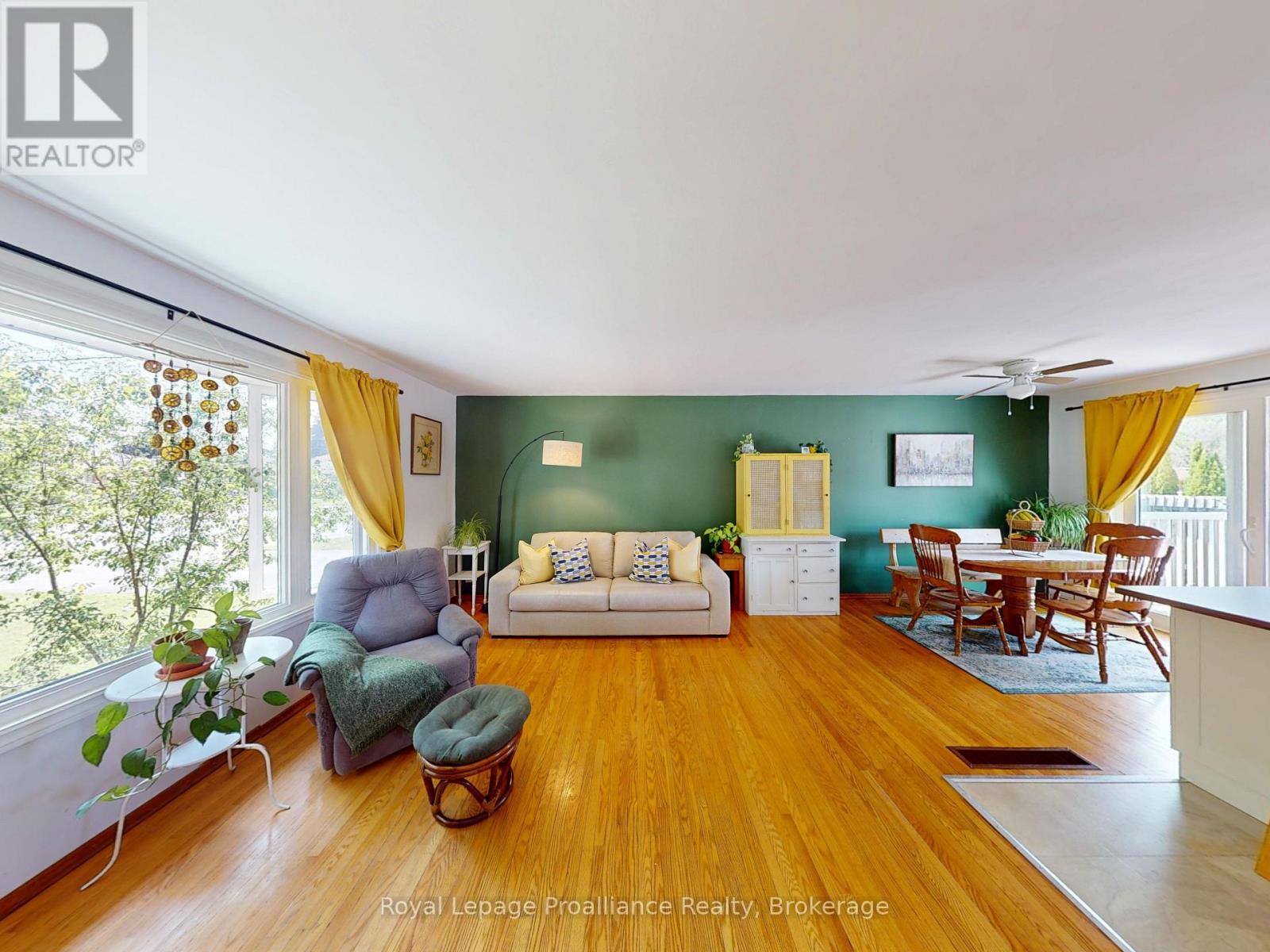 4 RICHMOND GROVE